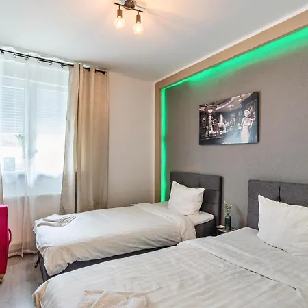 Sunset Boulevard Apartman *